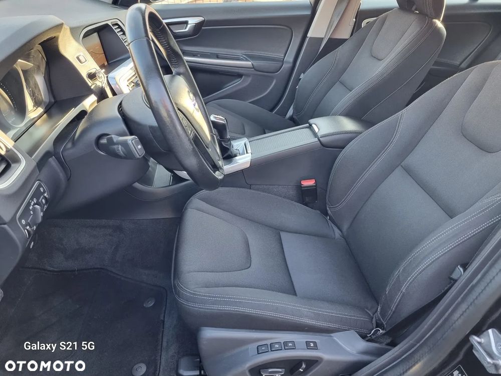 Volvo V60 D2 Momentum - 10