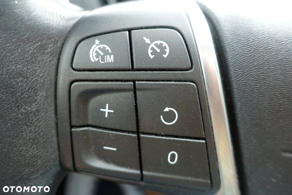Volvo V40 D2 Momentum - 30