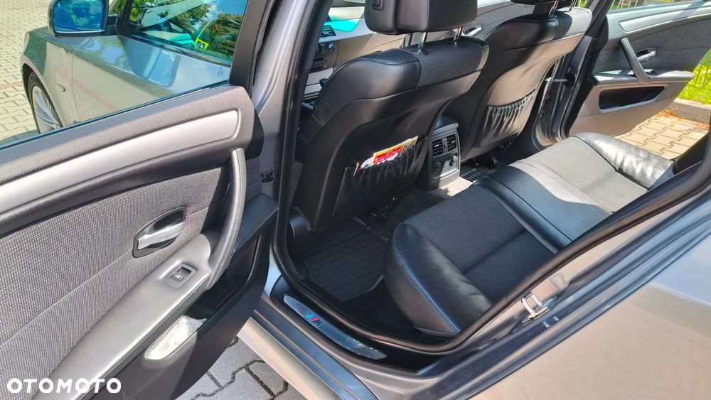 BMW Seria 5 525d - 26