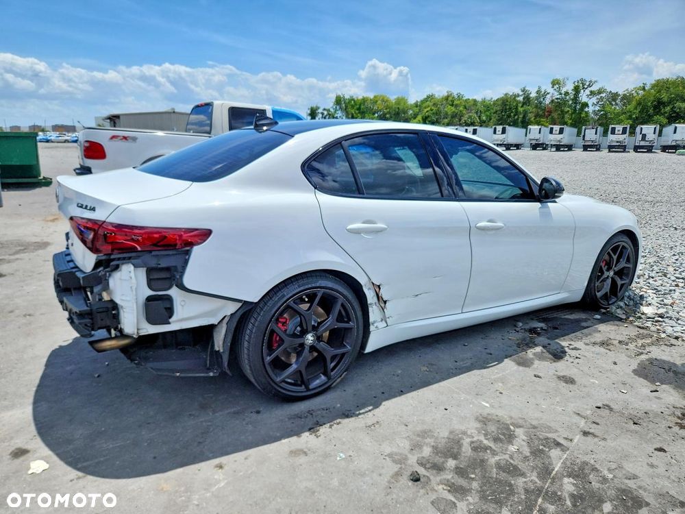 Alfa Romeo Giulia 2.0 Turbo 16V AT8 Veloce Ti - 4
