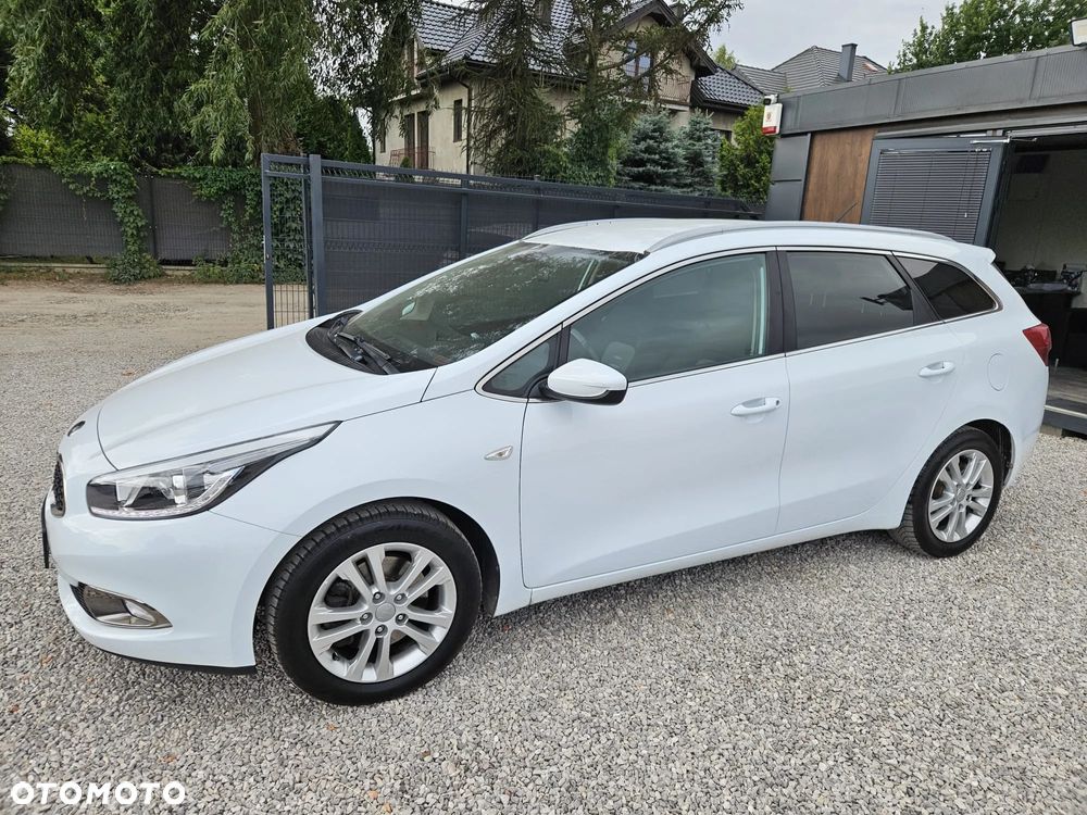 Kia Ceed 1.4 CVVT SW Dream Team Edition - 4
