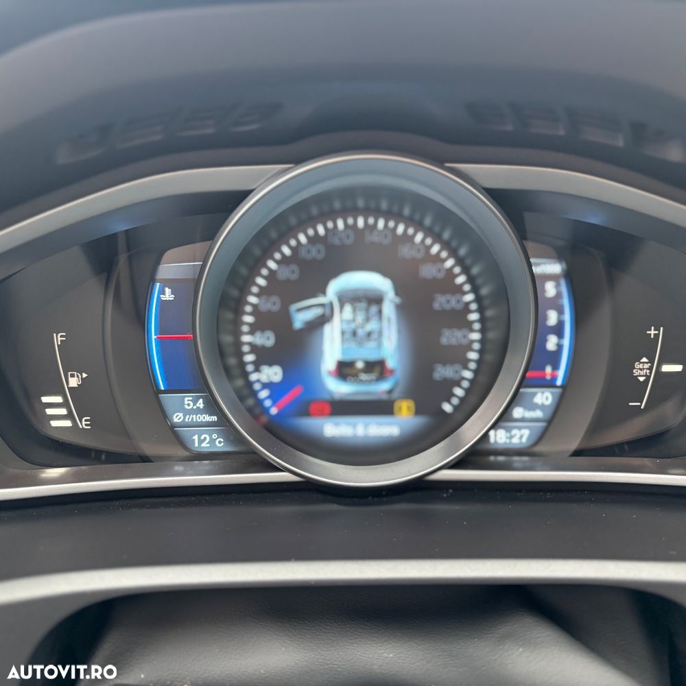 Volvo V40 D2 R Design - 18