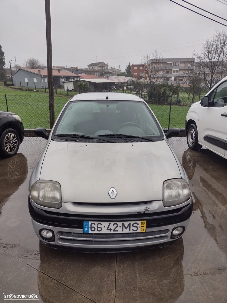 Renault Clio - 8