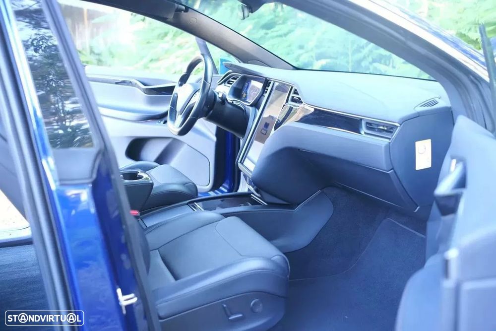 Tesla Model X 75D - 25