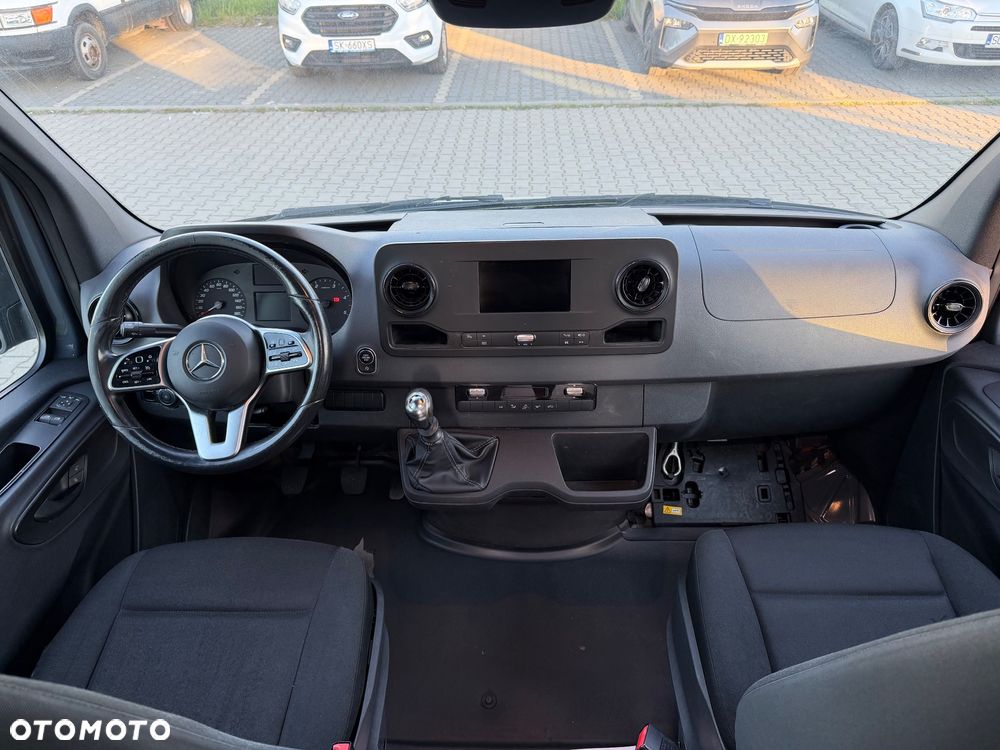 Mercedes-Benz Sprinter - 14