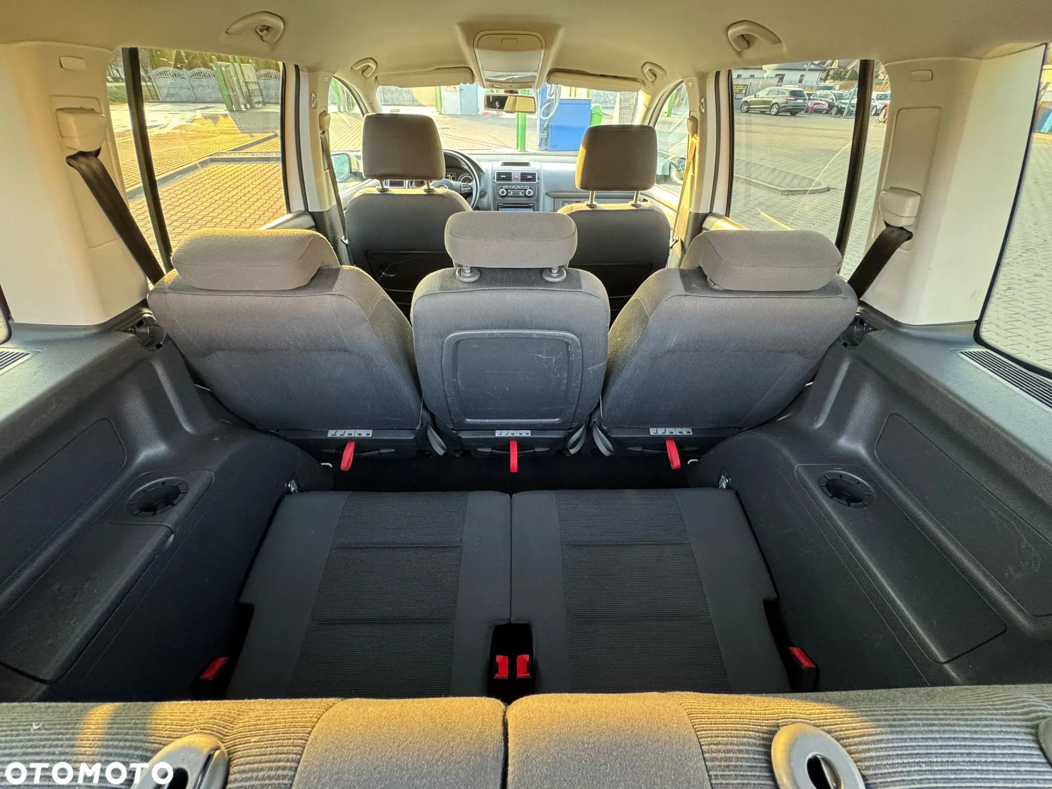 Volkswagen Touran - 28