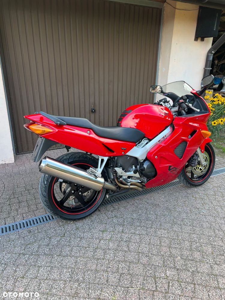 Honda VFR - 3