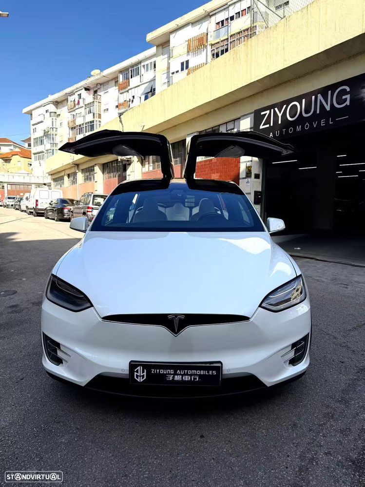 Tesla Model X - 1