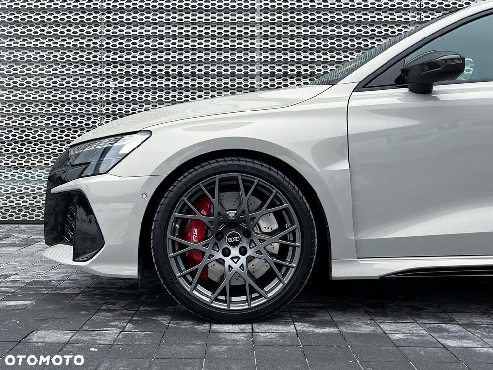 Audi RS3 Limousine - 11