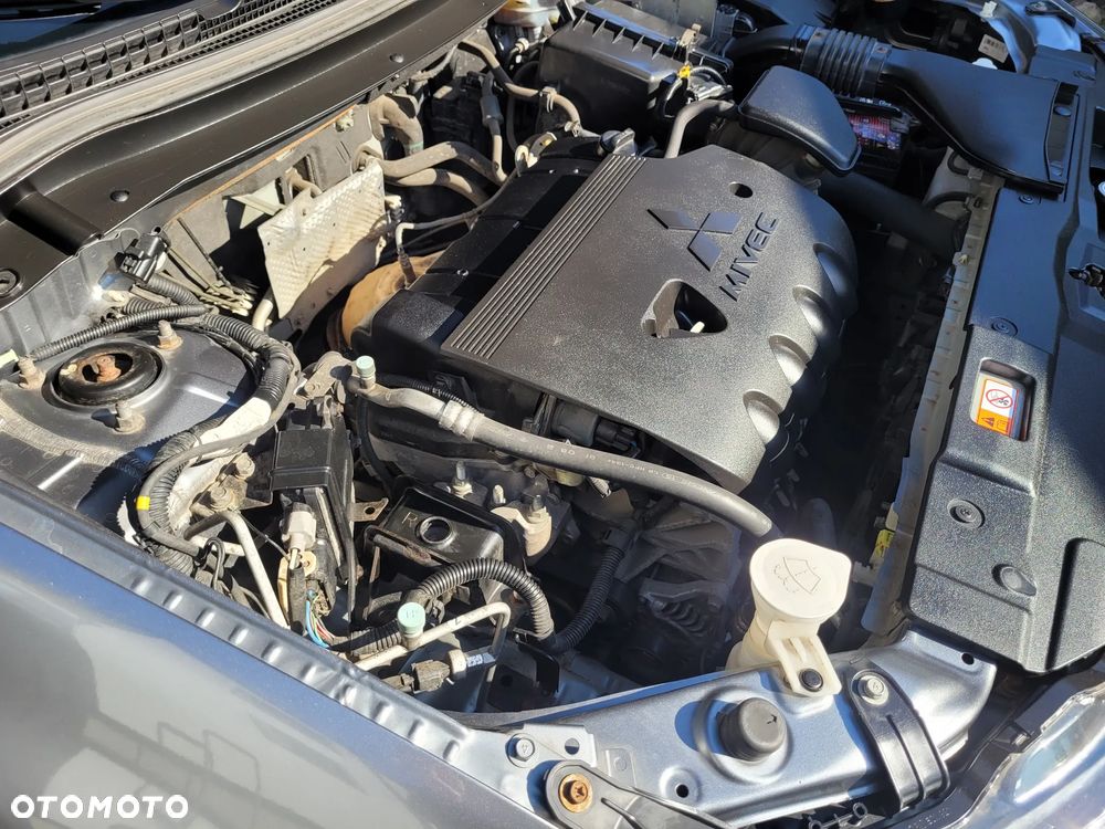 Mitsubishi Outlander 2.0 Intense 2WD - 24