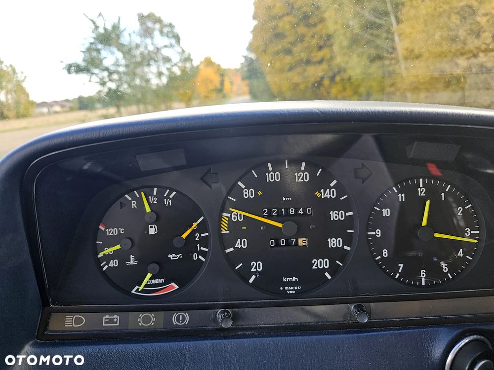 Mercedes-Benz W123 - 16