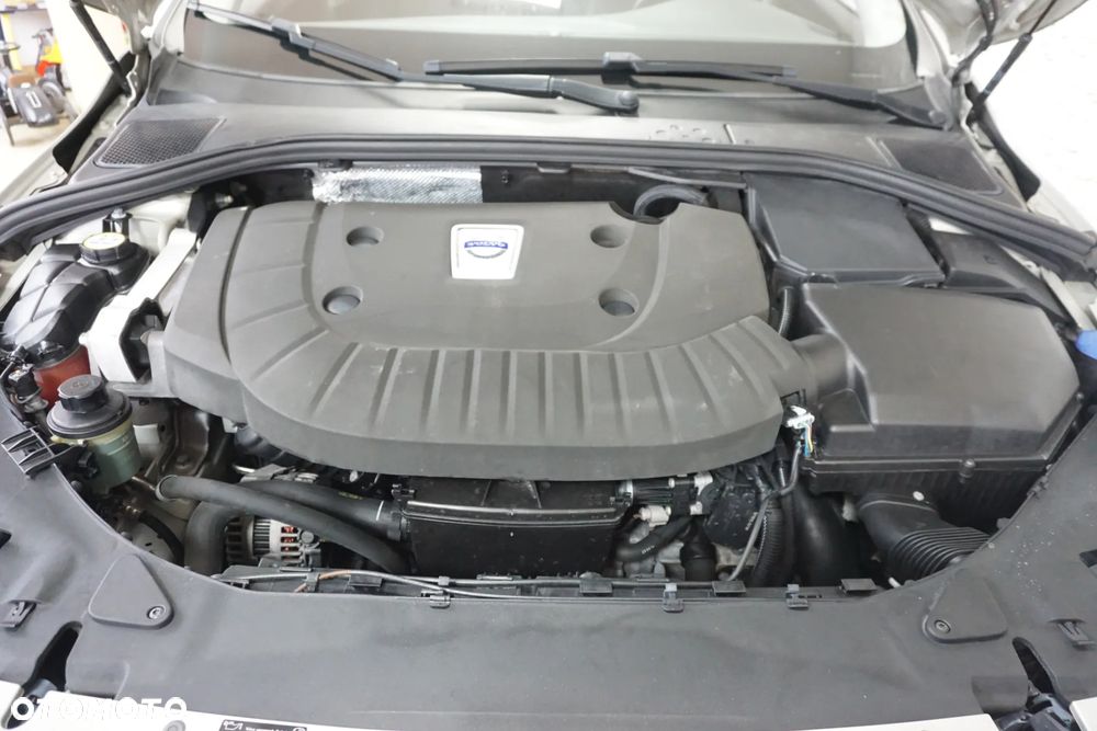 Volvo V60 D4 Geartronic Momentum - 16