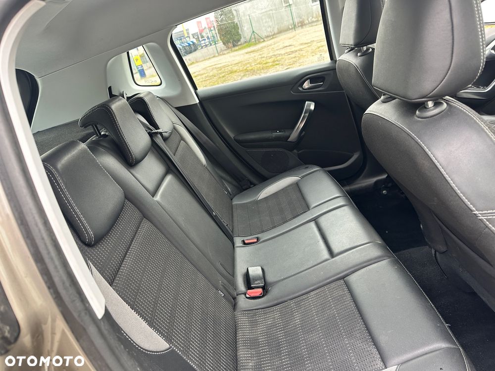 Peugeot 2008 BlueHDi 100 STOP & START Allure - 23