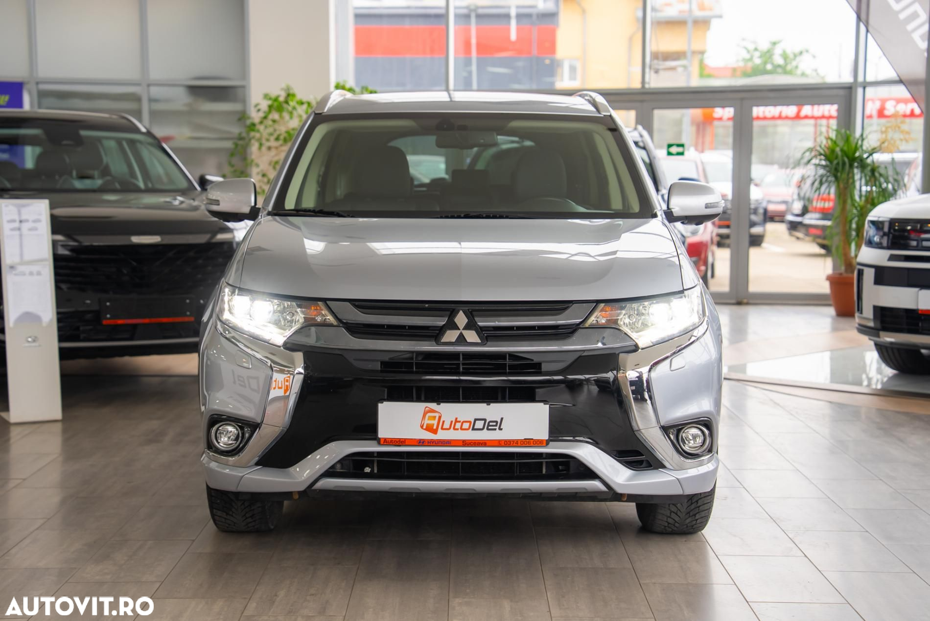 Mitsubishi Outlander 2.0 4WD Plug-In Hybrid Top - 9