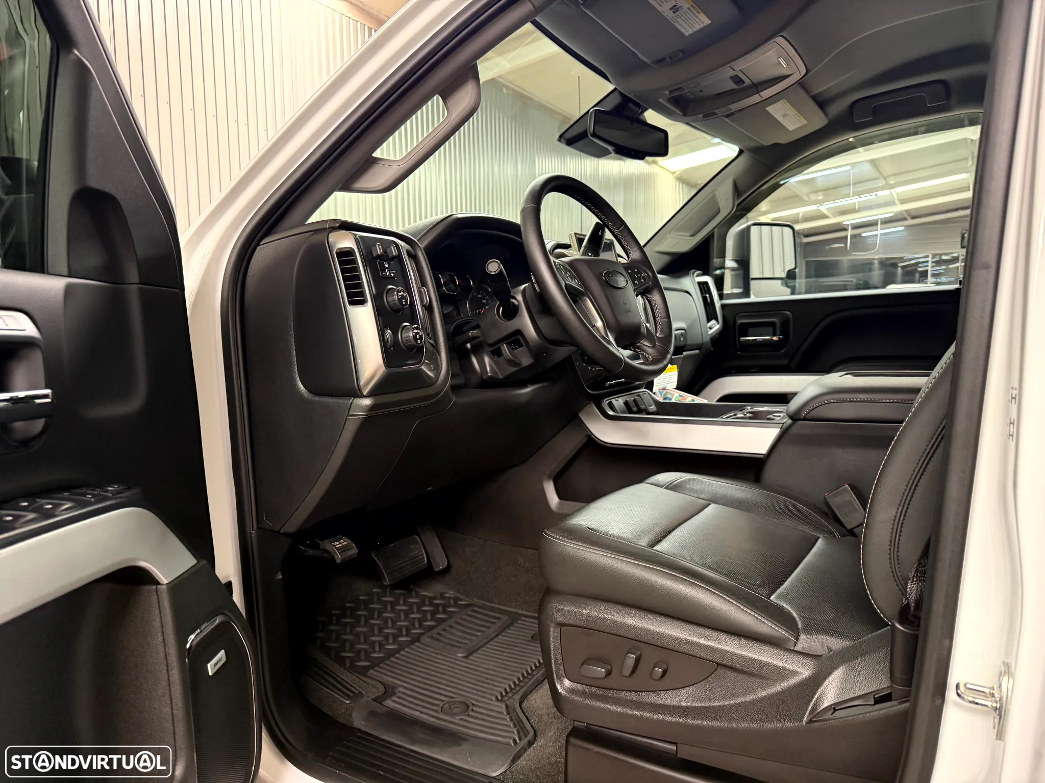 Hummer H2 - 24