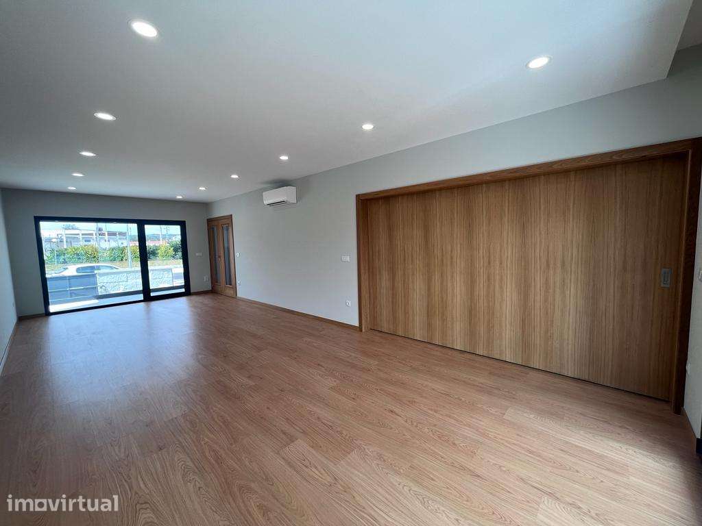 Moradia T4 com Espaço Exterior - Viseu - Grande imagem: 5/21