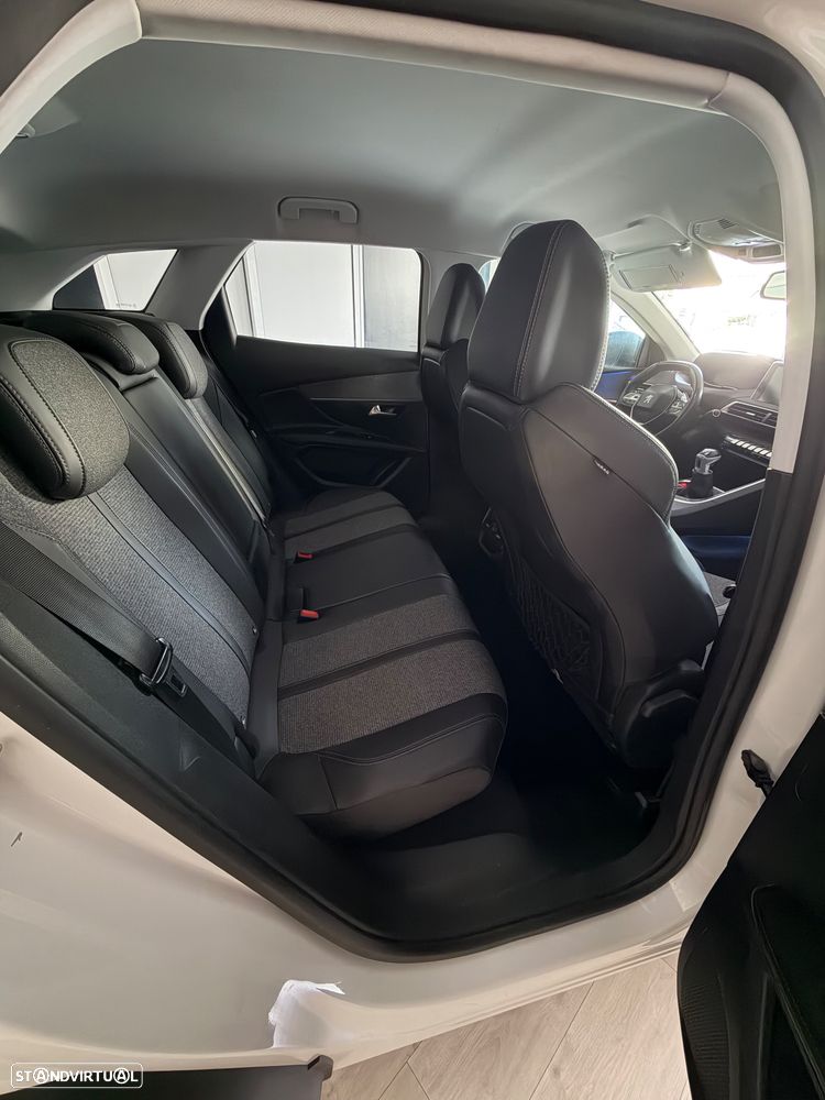 Peugeot 3008 PureTech 130 Stop & Start GPF Allure - 24