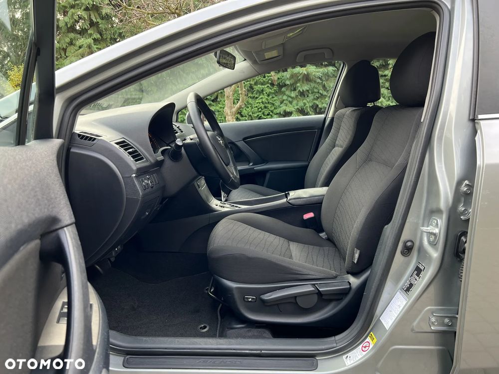 Toyota Avensis Combi 1.8 Multidrive S Executive - 20