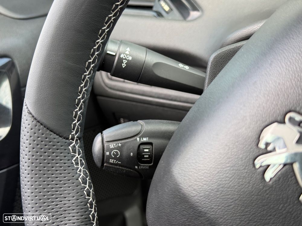 Peugeot 208 1.6 BlueHDi Style — fotografia 20