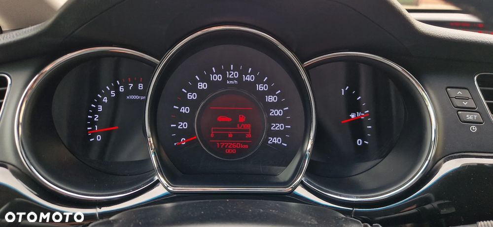 Kia Ceed 1.6 GDI Dream Team Edition - 37