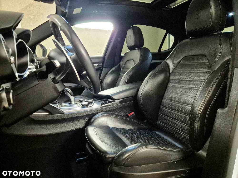 Alfa Romeo Stelvio - 9