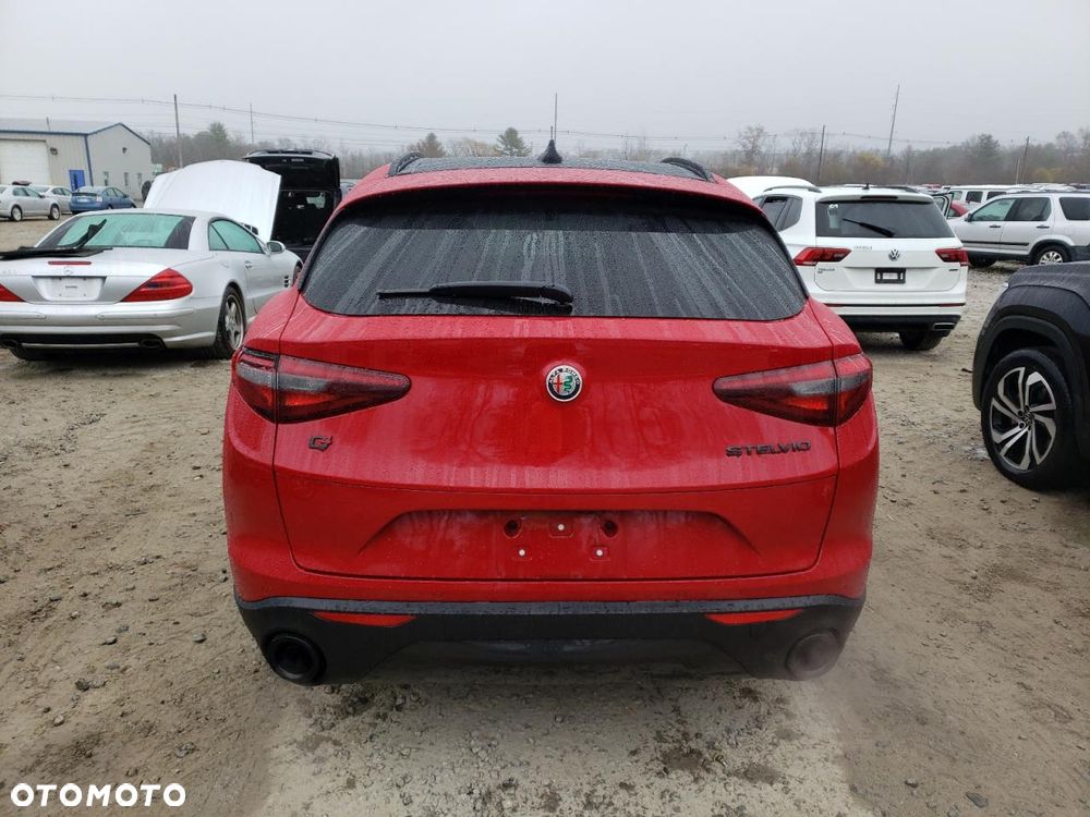 Alfa Romeo Stelvio - 6