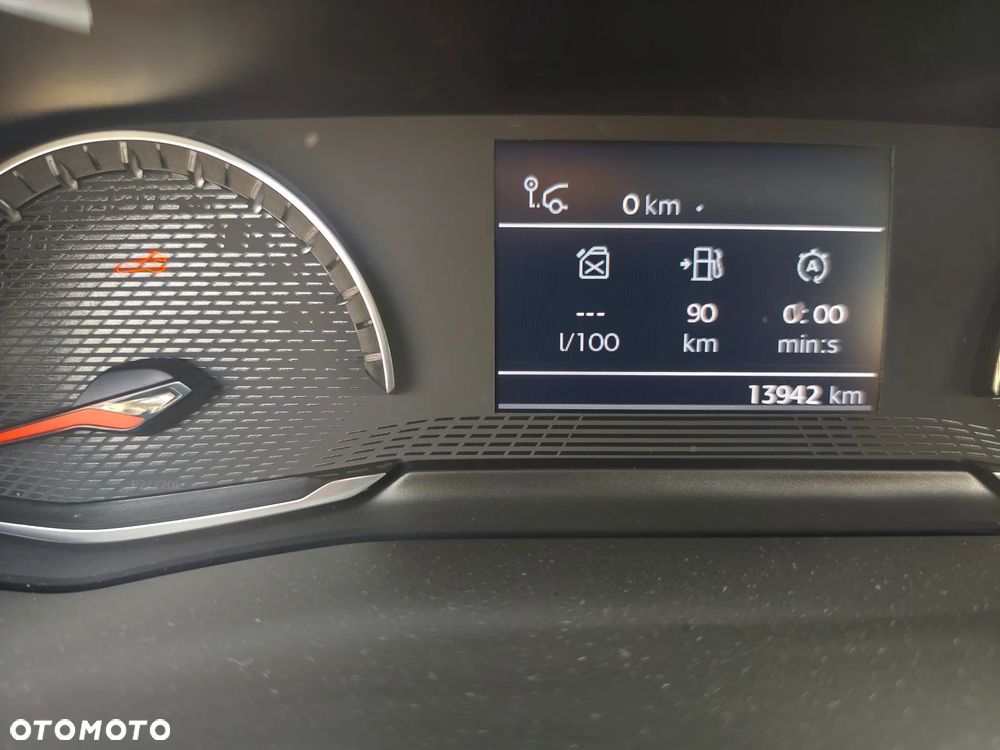 Peugeot 208 - 18