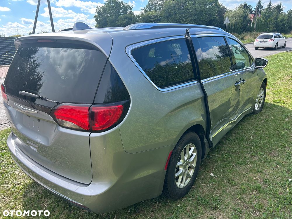 Chrysler Pacifica - 7