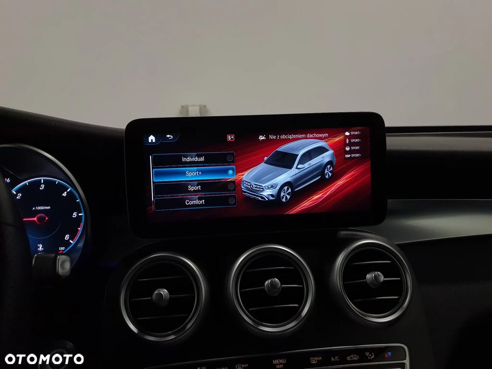 Mercedes-Benz GLC 300 d 4Matic 9G-TRONIC AMG Line Plus - 23