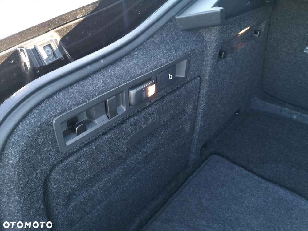 Skoda Superb 2.0 TDI DSG Premium Edition - 20