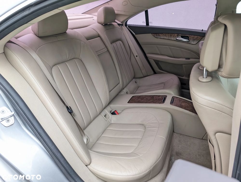 Mercedes-Benz CLS 350 CDI 4-Matic BlueEff - 23