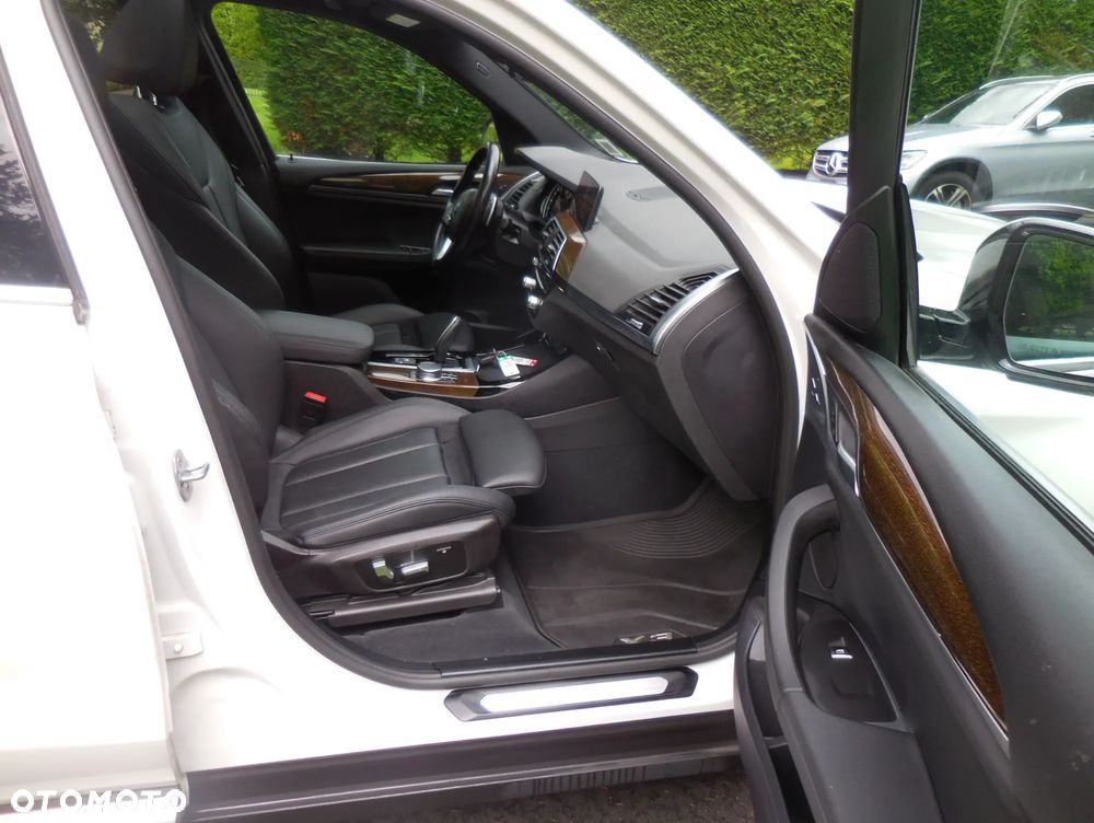 BMW X3 xDrive30i Advantage - 24
