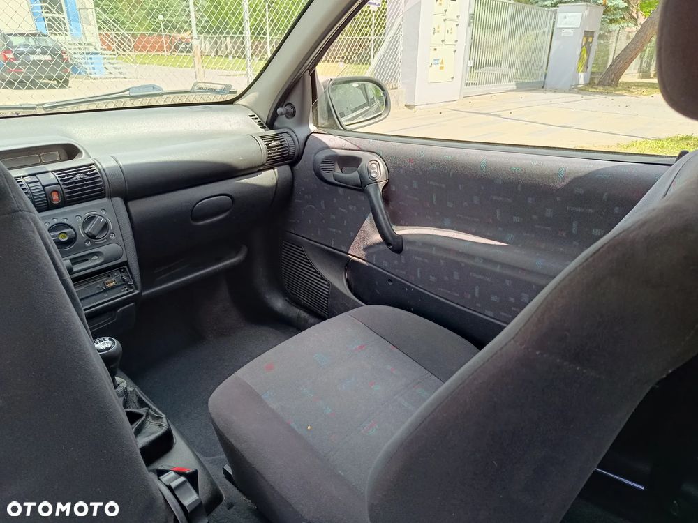 Opel Corsa 1.2 Swing 16v - 12