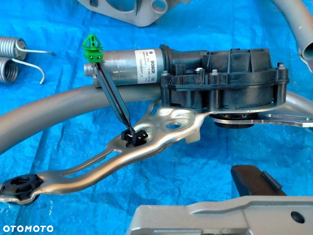 MERCEDES C Klasa W206 SEDAN / MECHANIZM TYLNEJ KLAPY / ORYGINAŁ - 2