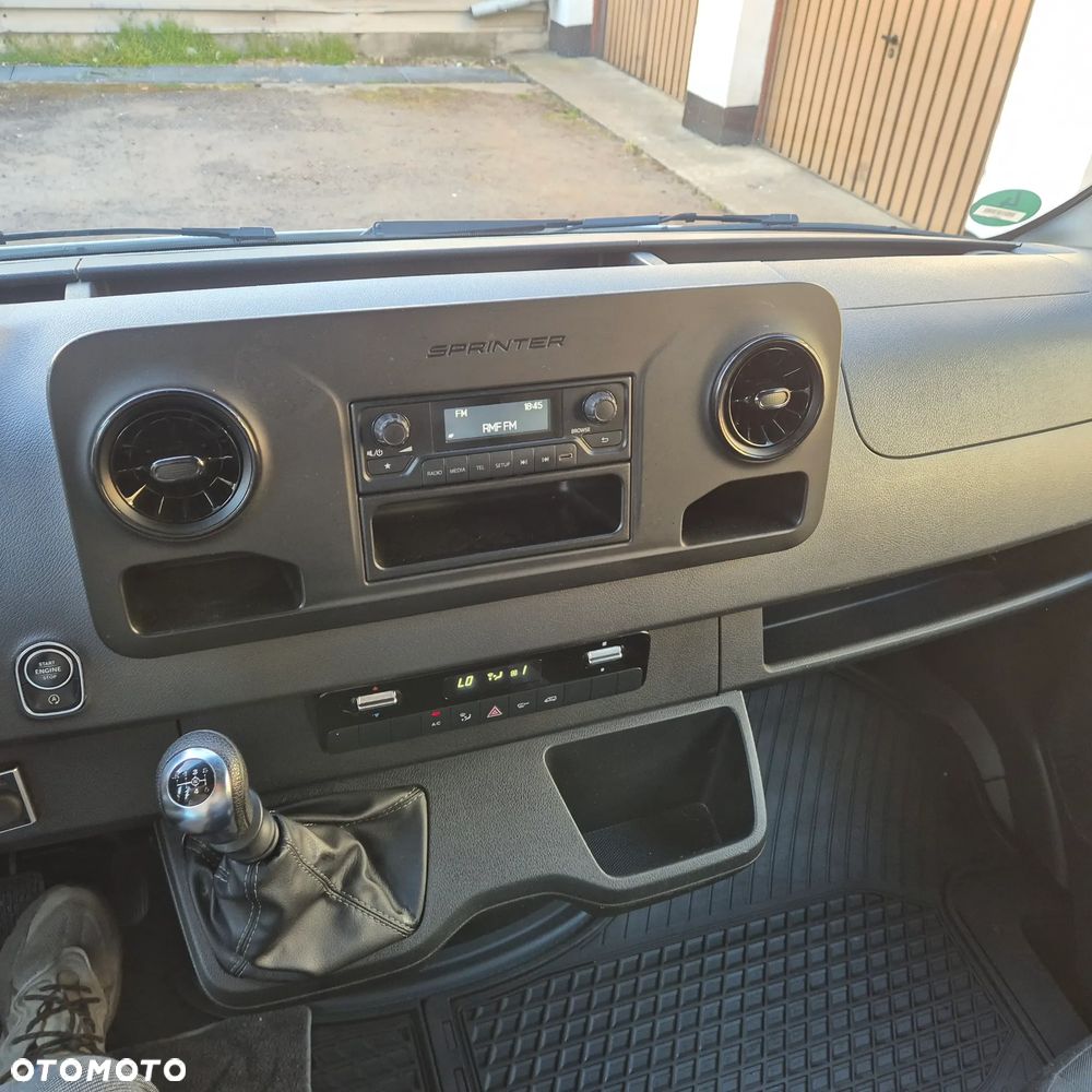Mercedes-Benz Sprinter - 13