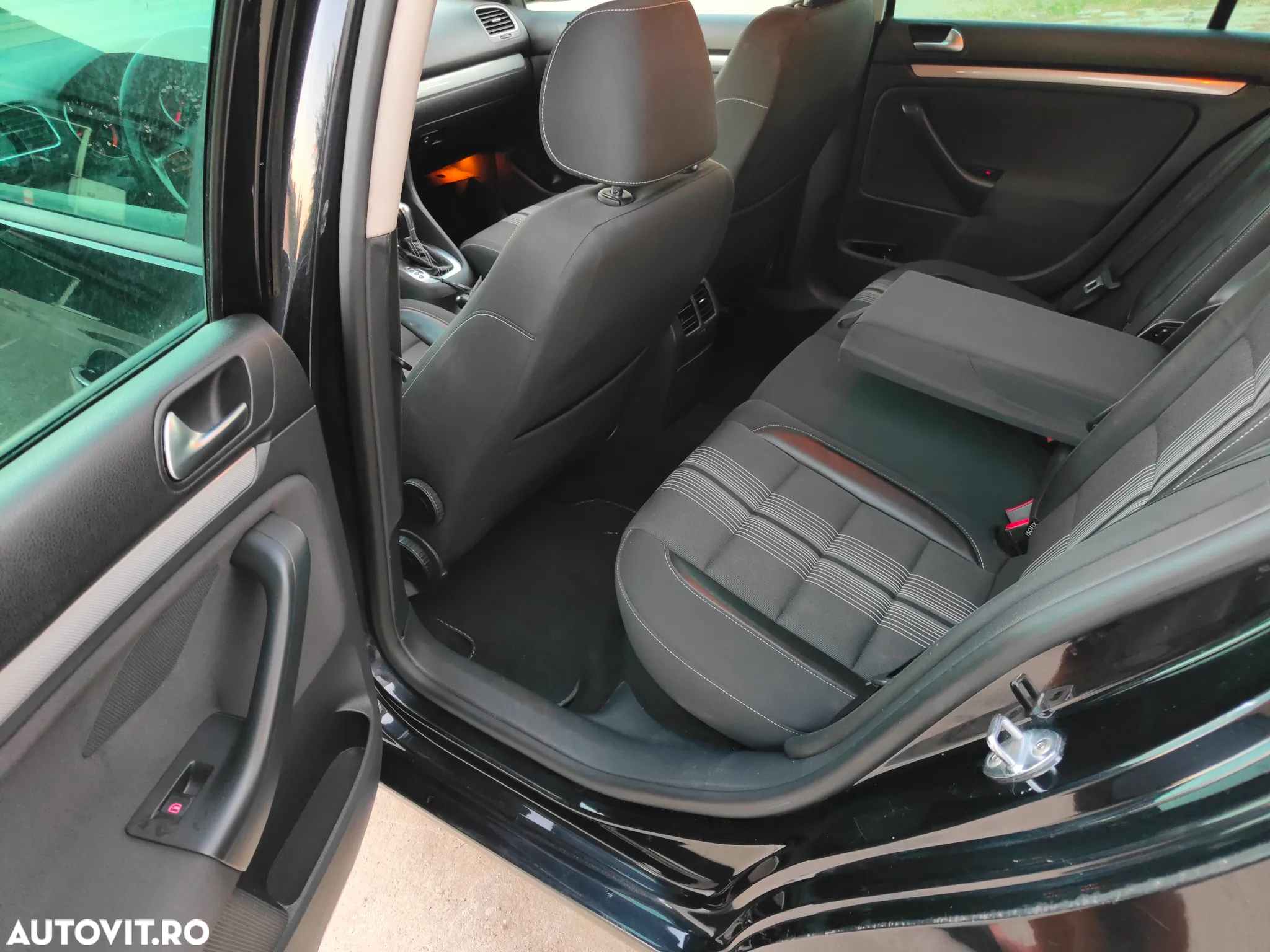 Volkswagen Golf Variant 1.6 TDI DPF DSG MATCH - 9