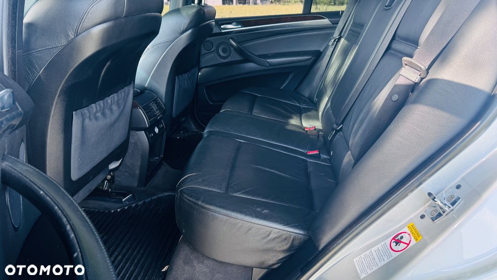 BMW X5 4.8i xDrive - 8