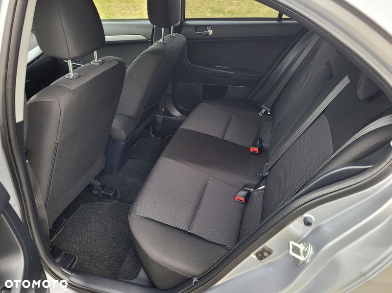 Mitsubishi Lancer - 34