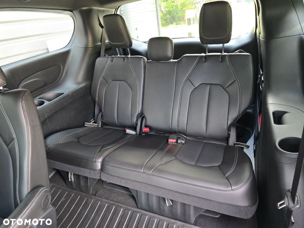 Chrysler Pacifica - 34