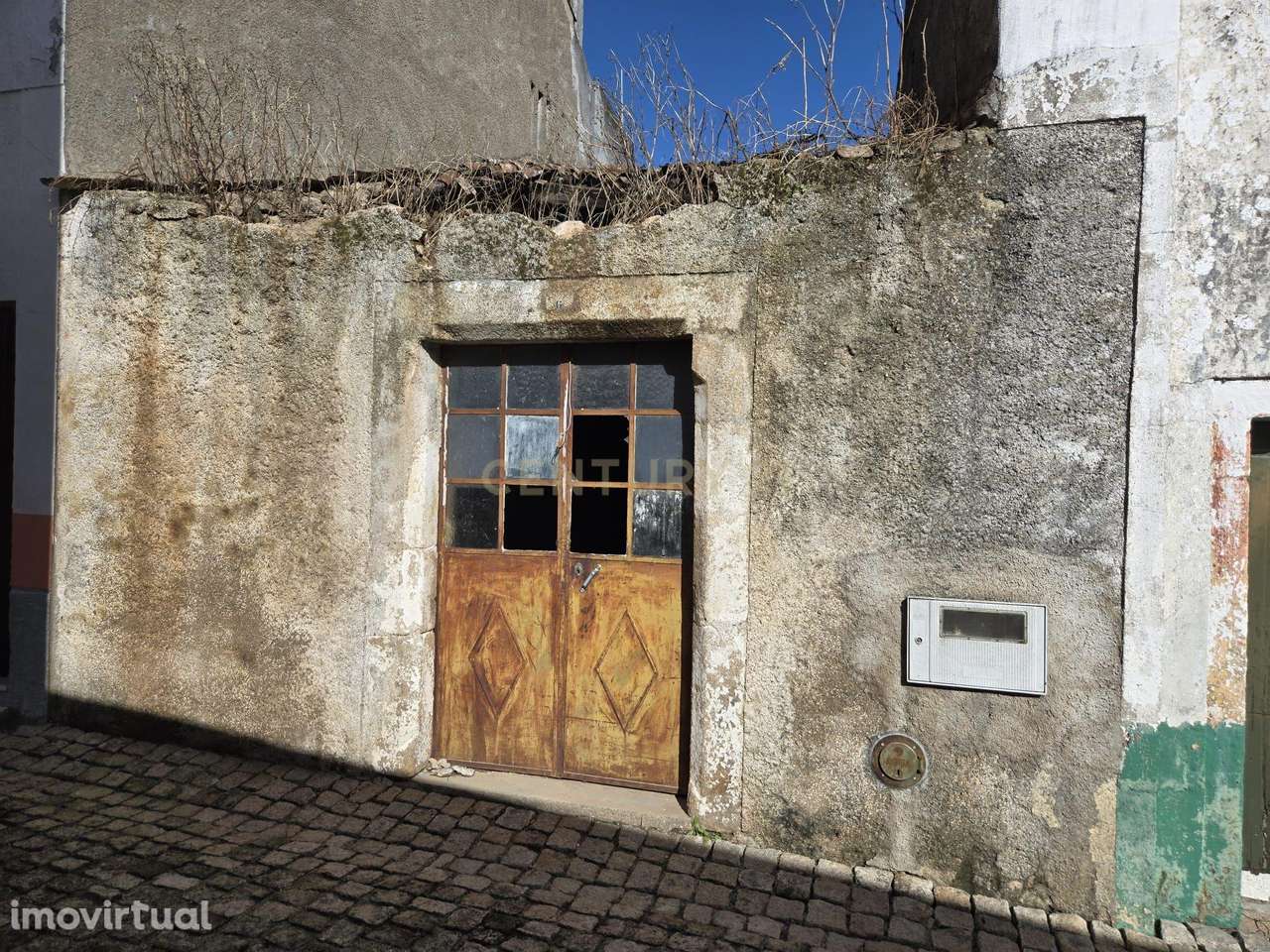 Moradias para recuperar com Enorme Potencial nos Escalos de Cima, Cast - Grande imagem: 3/18