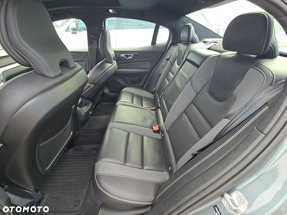 Volvo S60 T6 AWD R-Design - 12