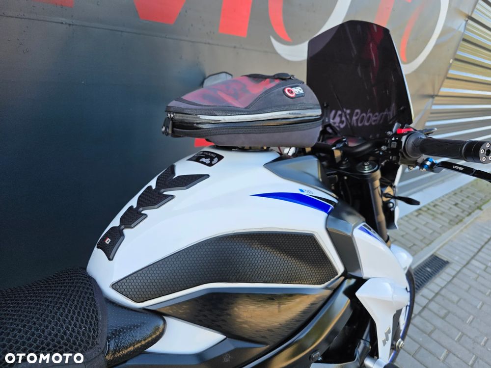 Suzuki GSX - 24