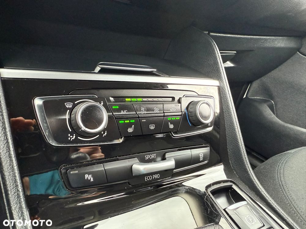 BMW Seria 2 216d - 25