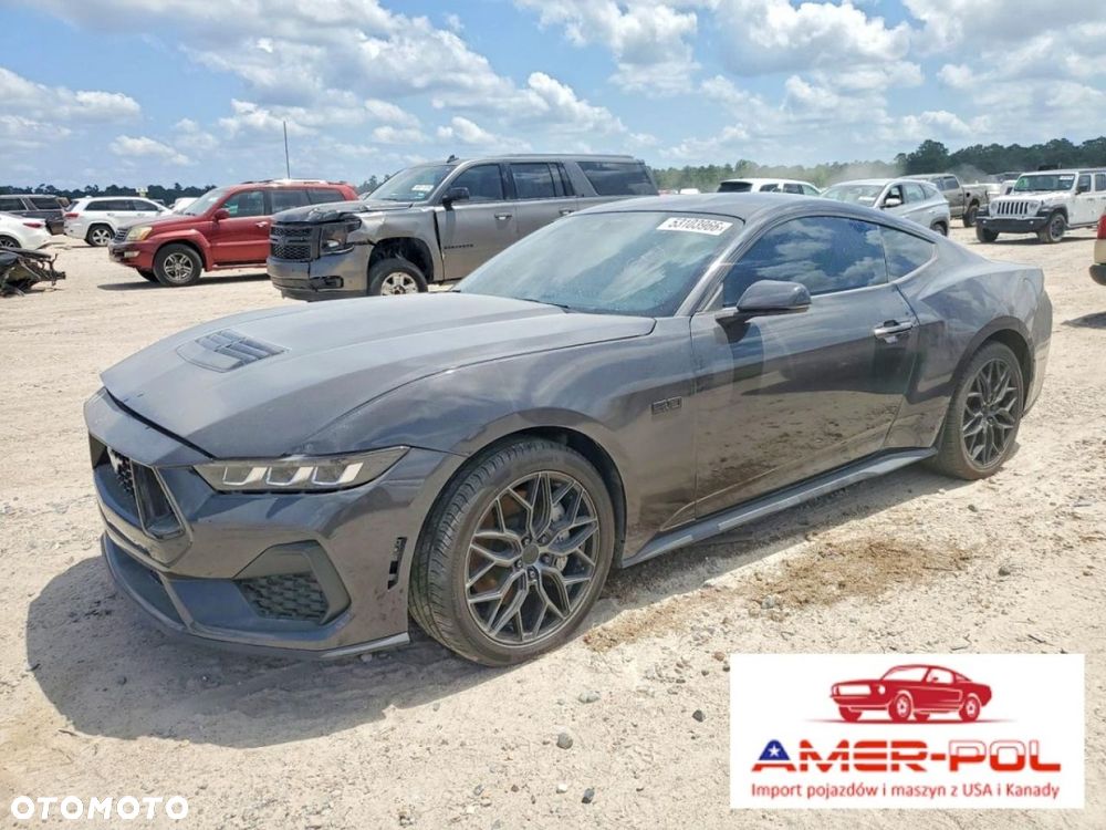 Ford Mustang - 1