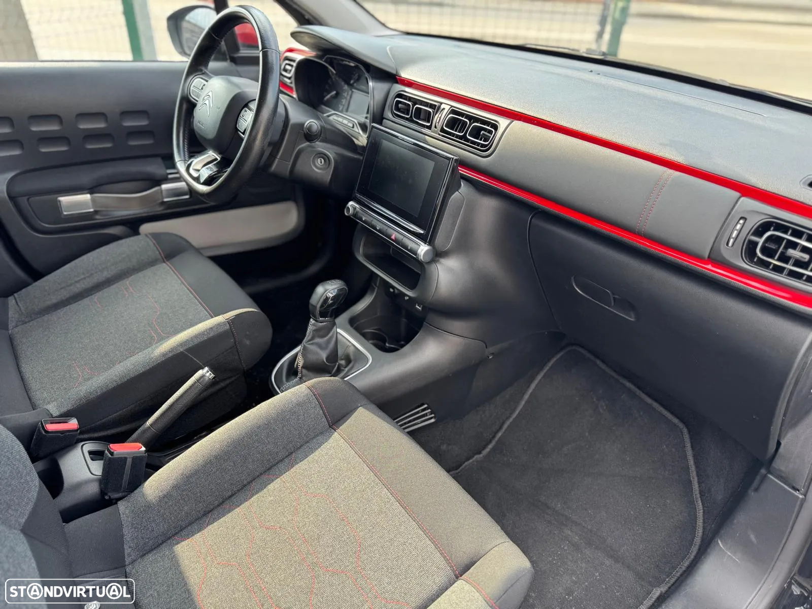 Citroën C3 1.2 PureTech Shine - 16