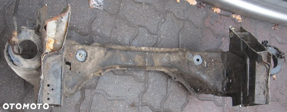 sanki belka przedniego zawieszenia MERCEDES 124 mocowanie sprężyny uchwyt