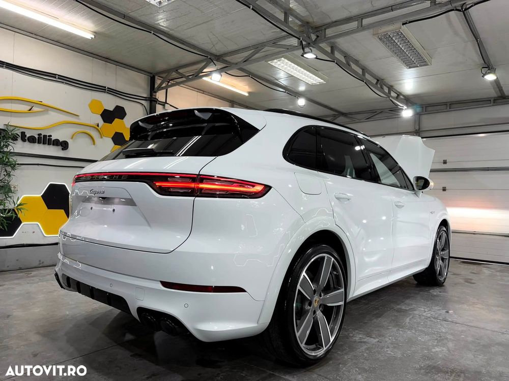 Porsche Cayenne E-Hybrid - 2