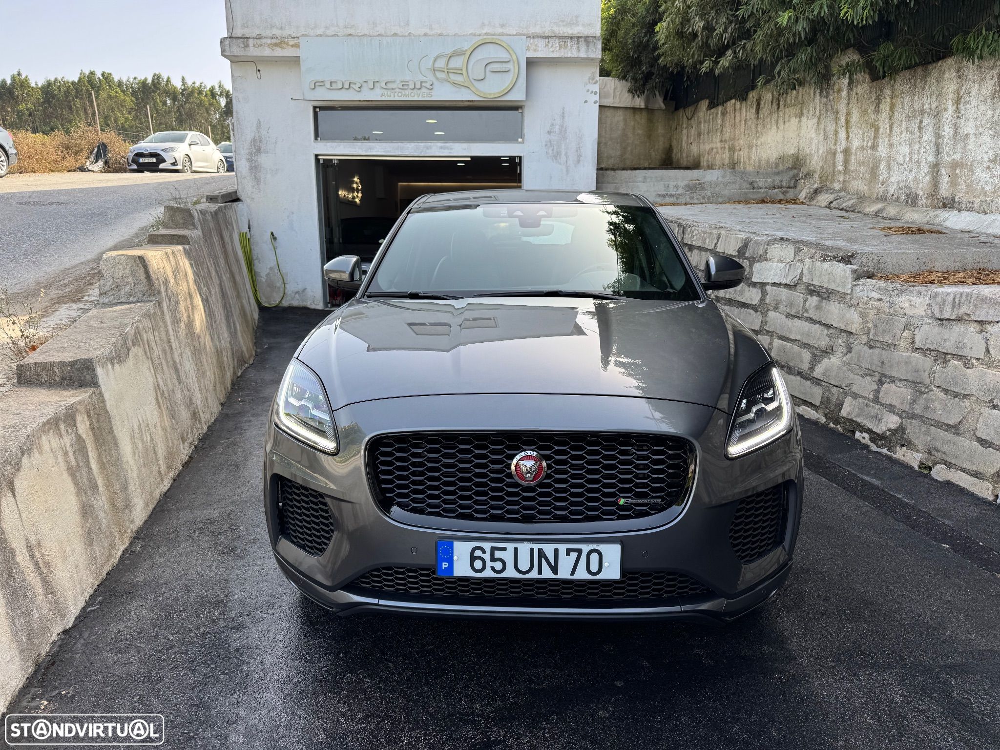 Jaguar E-Pace 2.0 i4D R-Dynamic S - 1