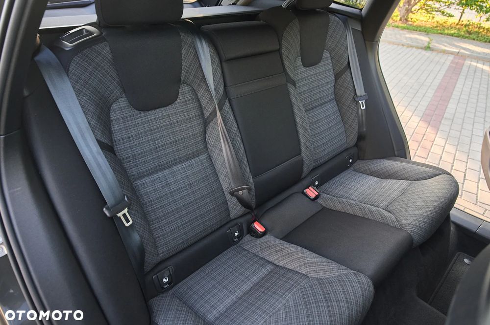 Volvo XC 60 B4 D AWD Momentum Pro - 25