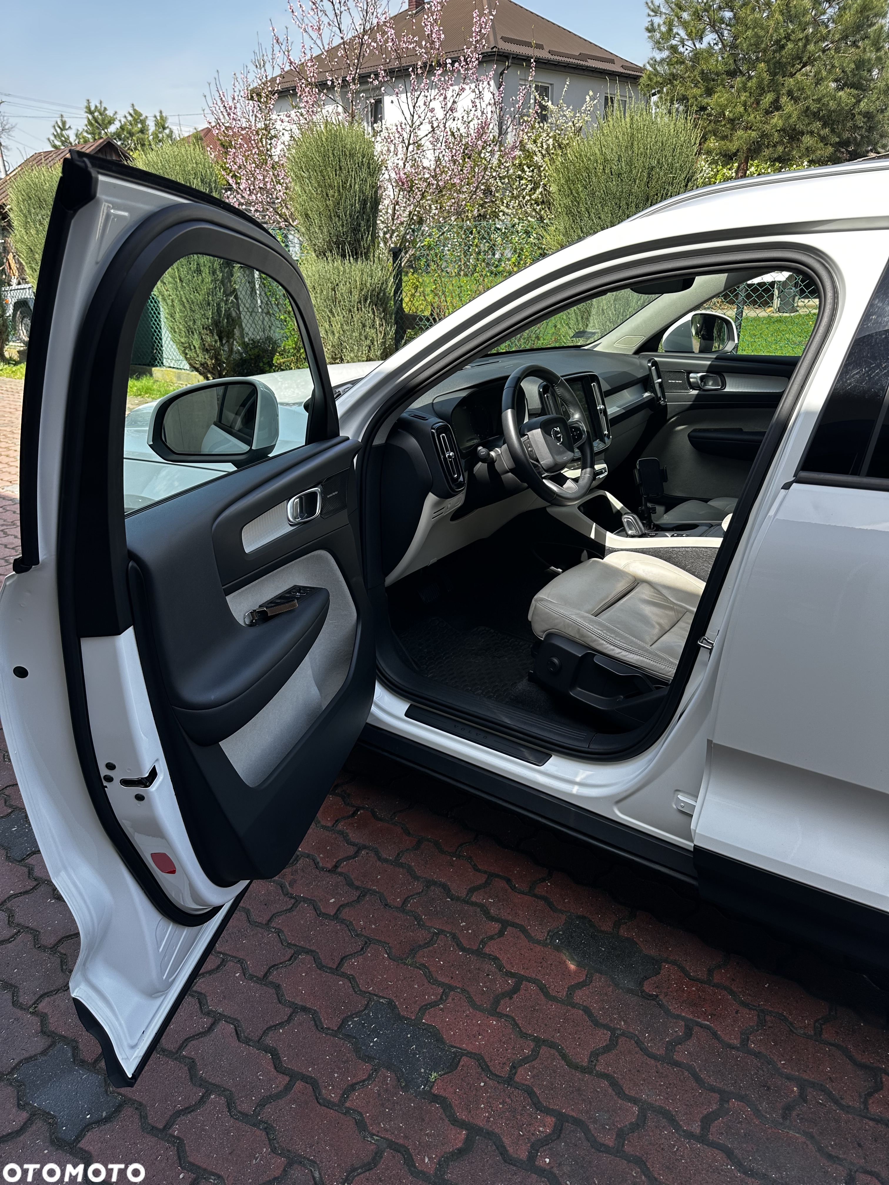 Volvo XC 40 D4 AWD Momentum (Intro Edition) - 9